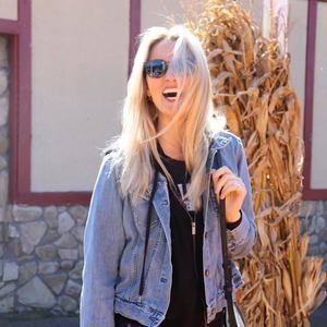 Meet your Posher, Phoebe